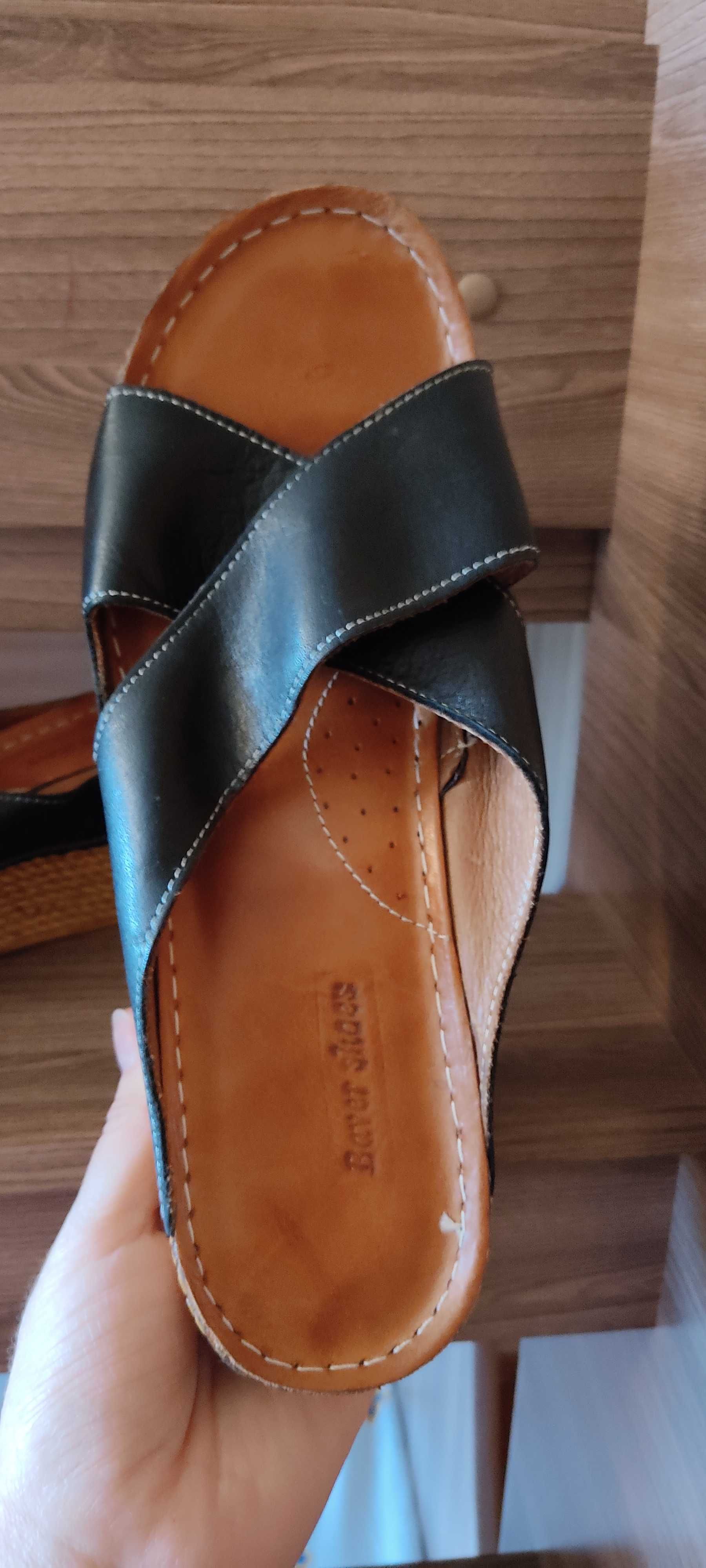 Продам кожаную женскую обувь (шлепки женские)