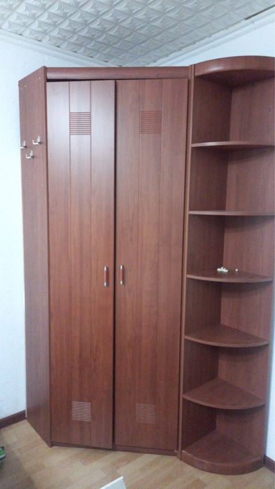 Продам СРОЧНО угловой шкаф