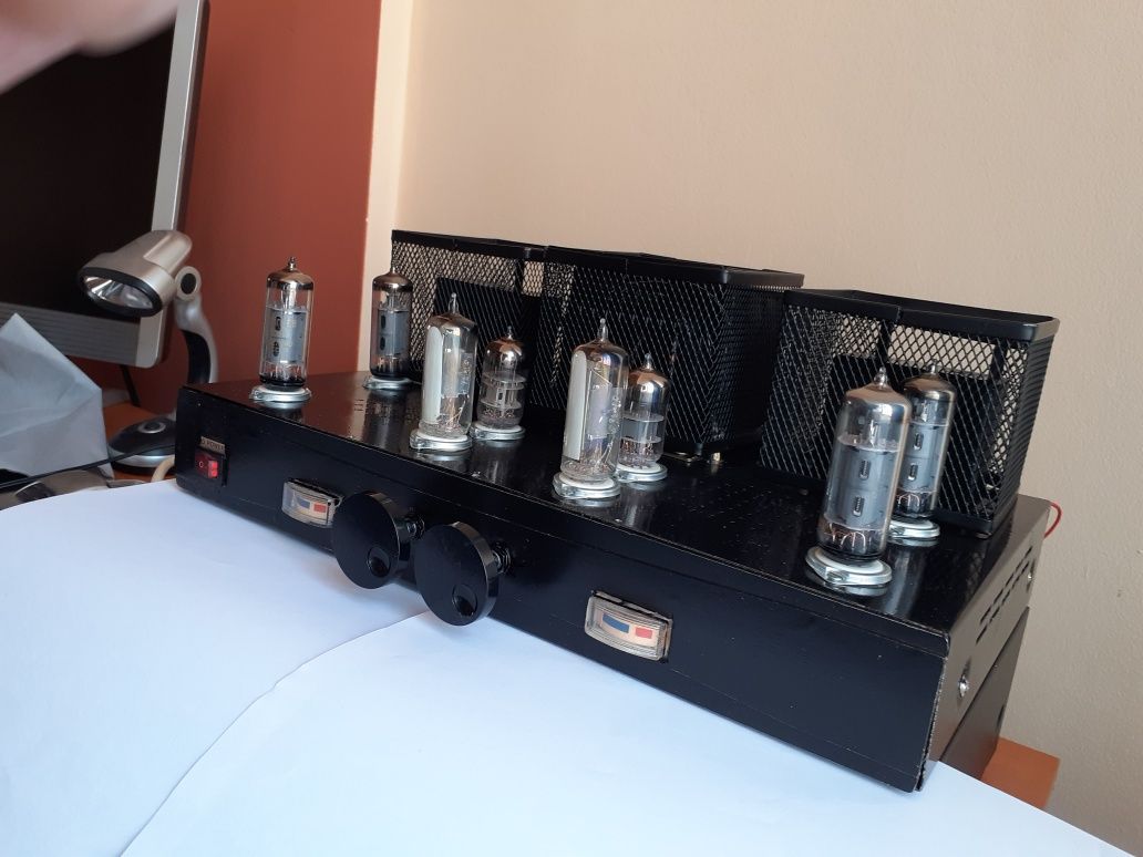 Amplificator  stereo pe lămpi (tuburi)