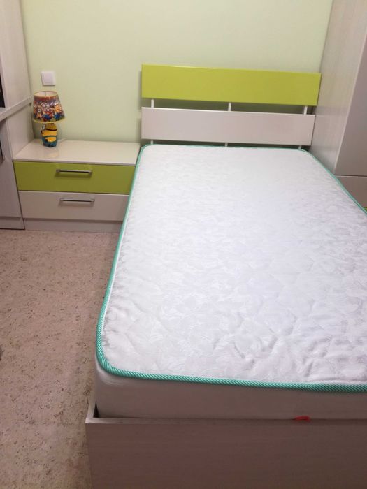 Продам кровать с тумбочкой