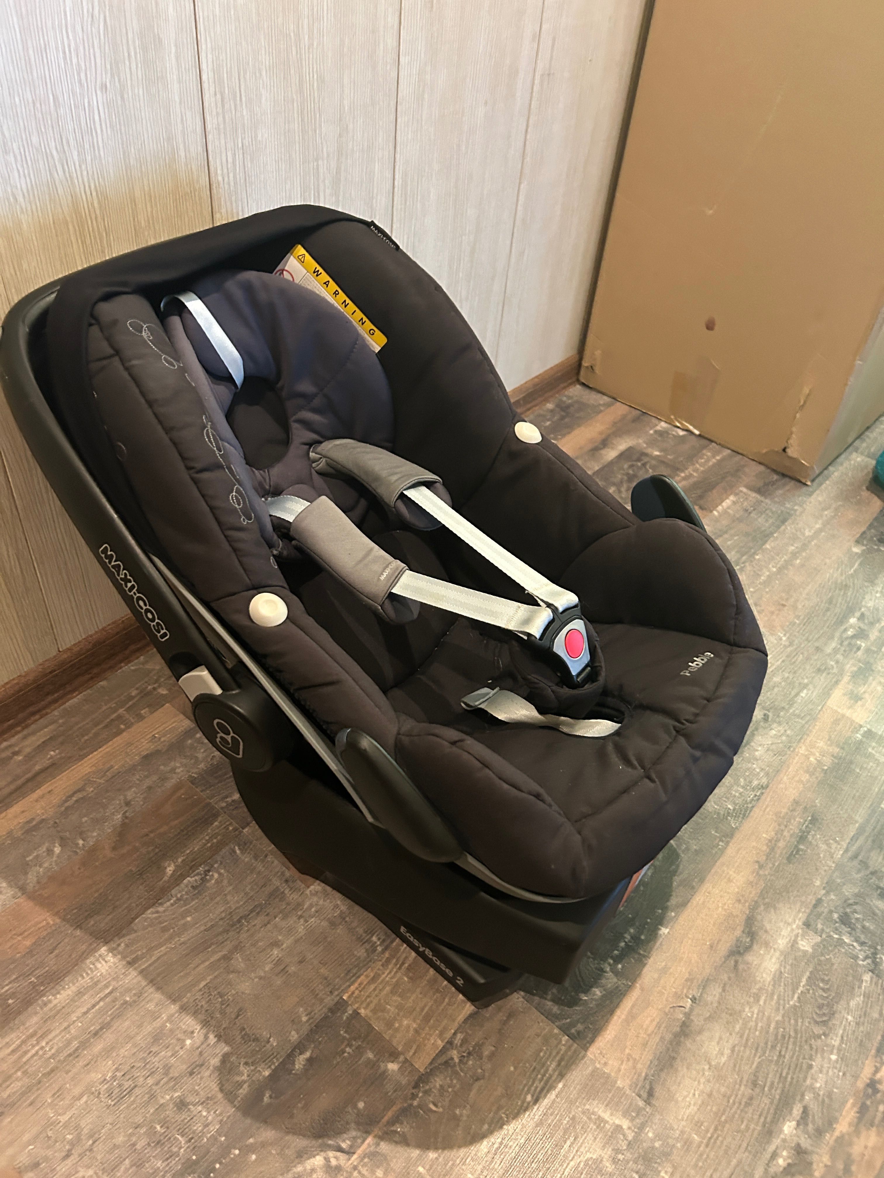 Столче с база maxi cosi pebble