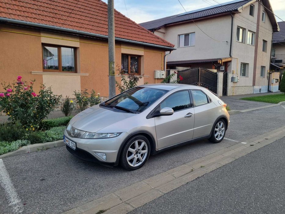 Honda Civic 5D (gen 8, 2008)