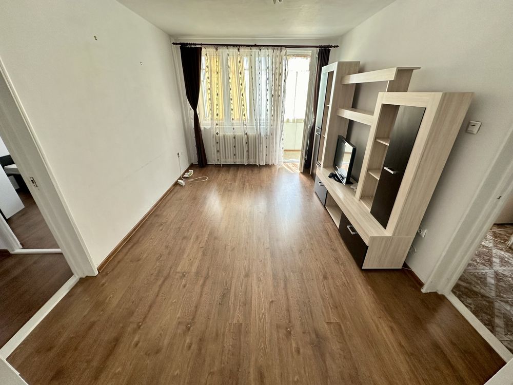 Vand apartament doua camere