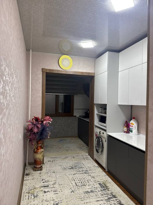 Юнусобод 14 квартал 1 этаж 2 хонали уй йол юзида сотилади