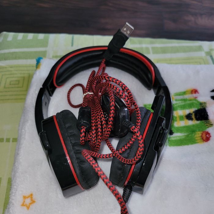 Vând căști originale