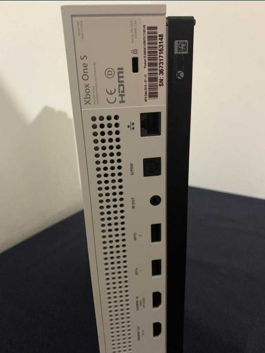 Xbox One S – stare bună, funcțional, cu controller