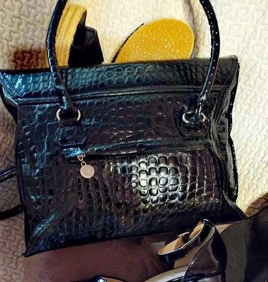 Чанта Prada черна, лак