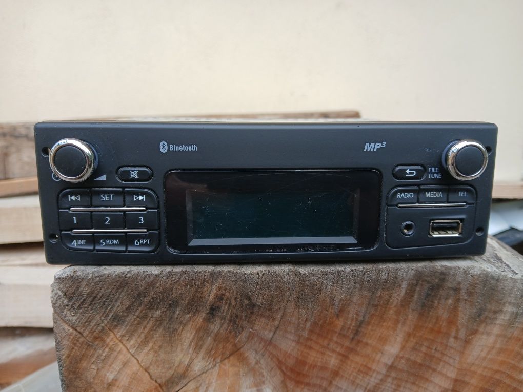 Оригинално радио MP3. Usb.за Renault- Dacia