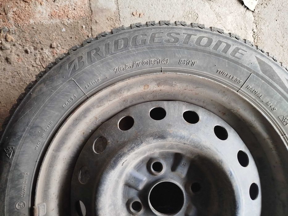 Продавам зимни гуми почти нови с джанти,от Субару Джъсти 165/70/14  5