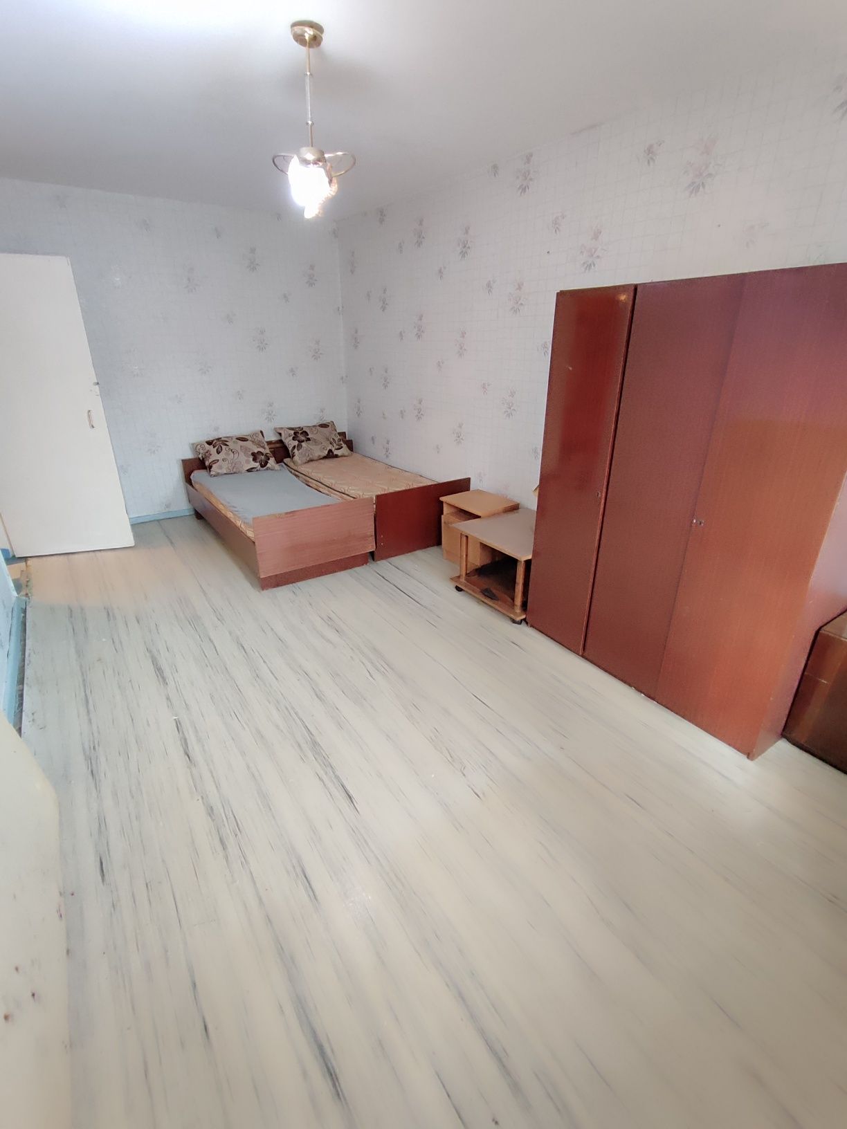 Срочно!!! Продается 3-комн (5-32, 1 эт) эт)
