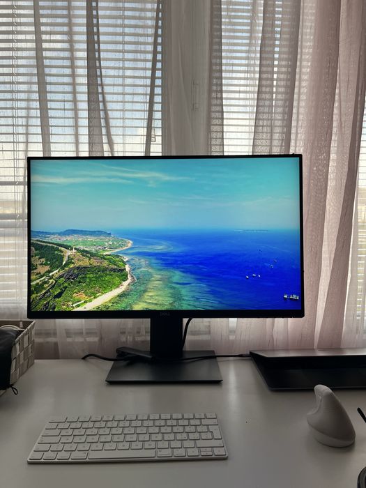 Монитор Dell P2720D