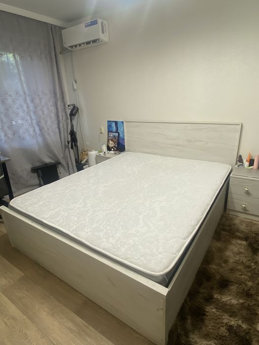 Кровать с матрасом 160х200
