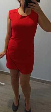 червена късичка рокля