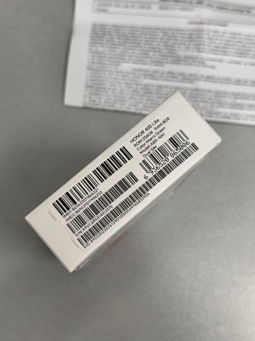 Продавам чисто нов HONOR 400 lite