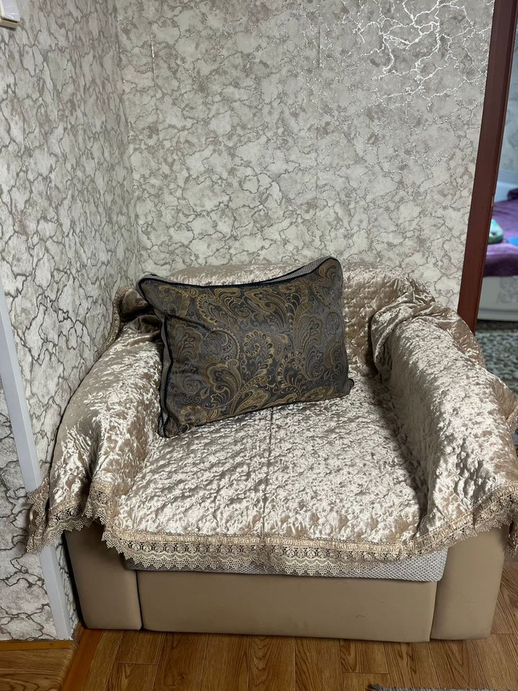 Продам диваны и кресло, дивандеки в подарок