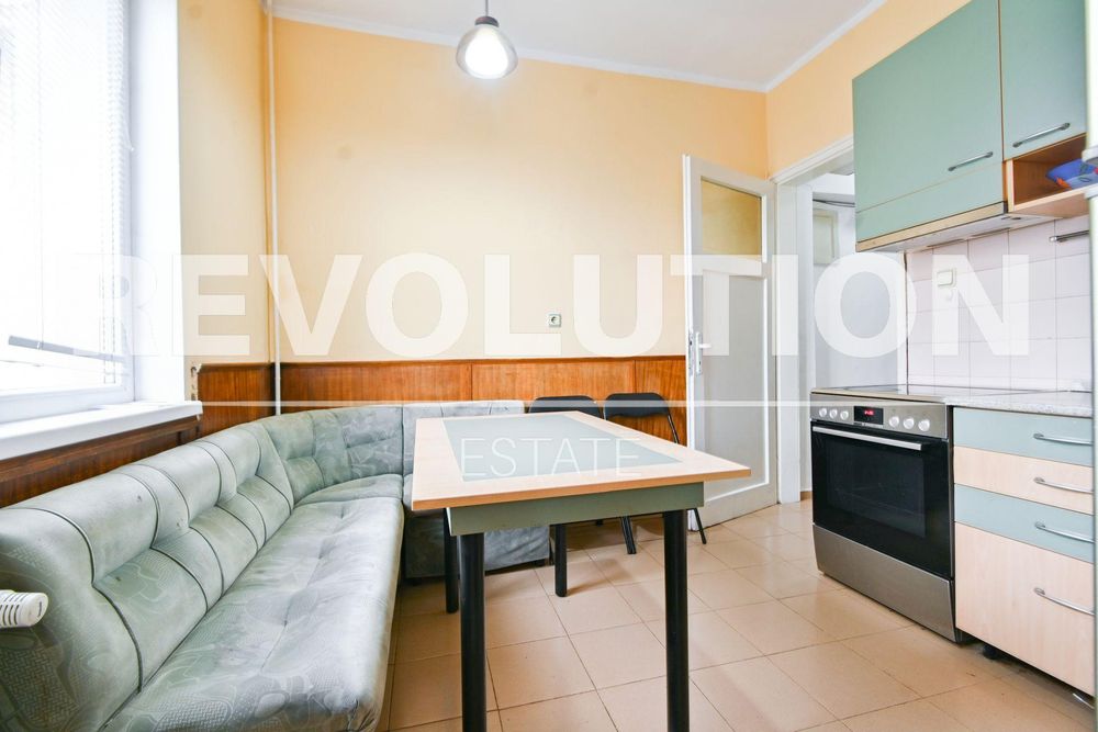 Тристаен апартамент в Центъра на София.