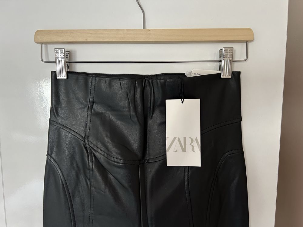 Кожен клин Zara.