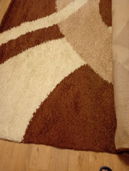 Vând covor ne folosit