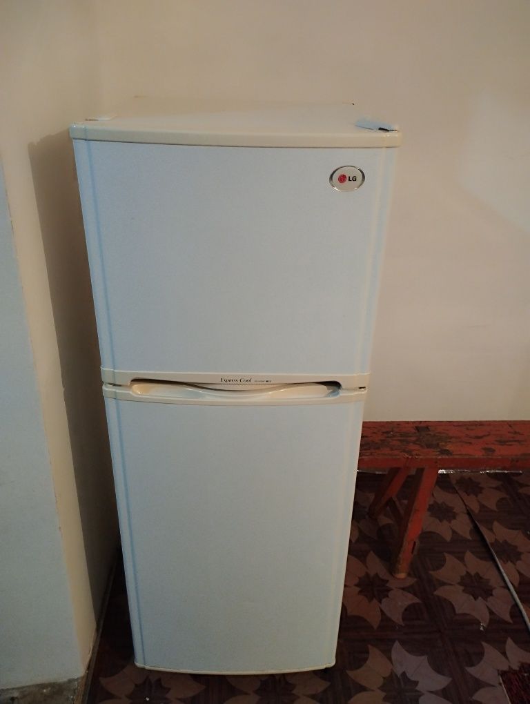 Продаётся холодильник LG.
