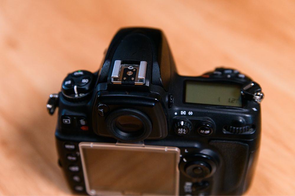 Nikon D700 (card 64gb, grip original, 2 acumulatori)