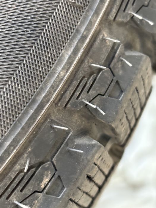 Продаю зимнюю шину почти новая