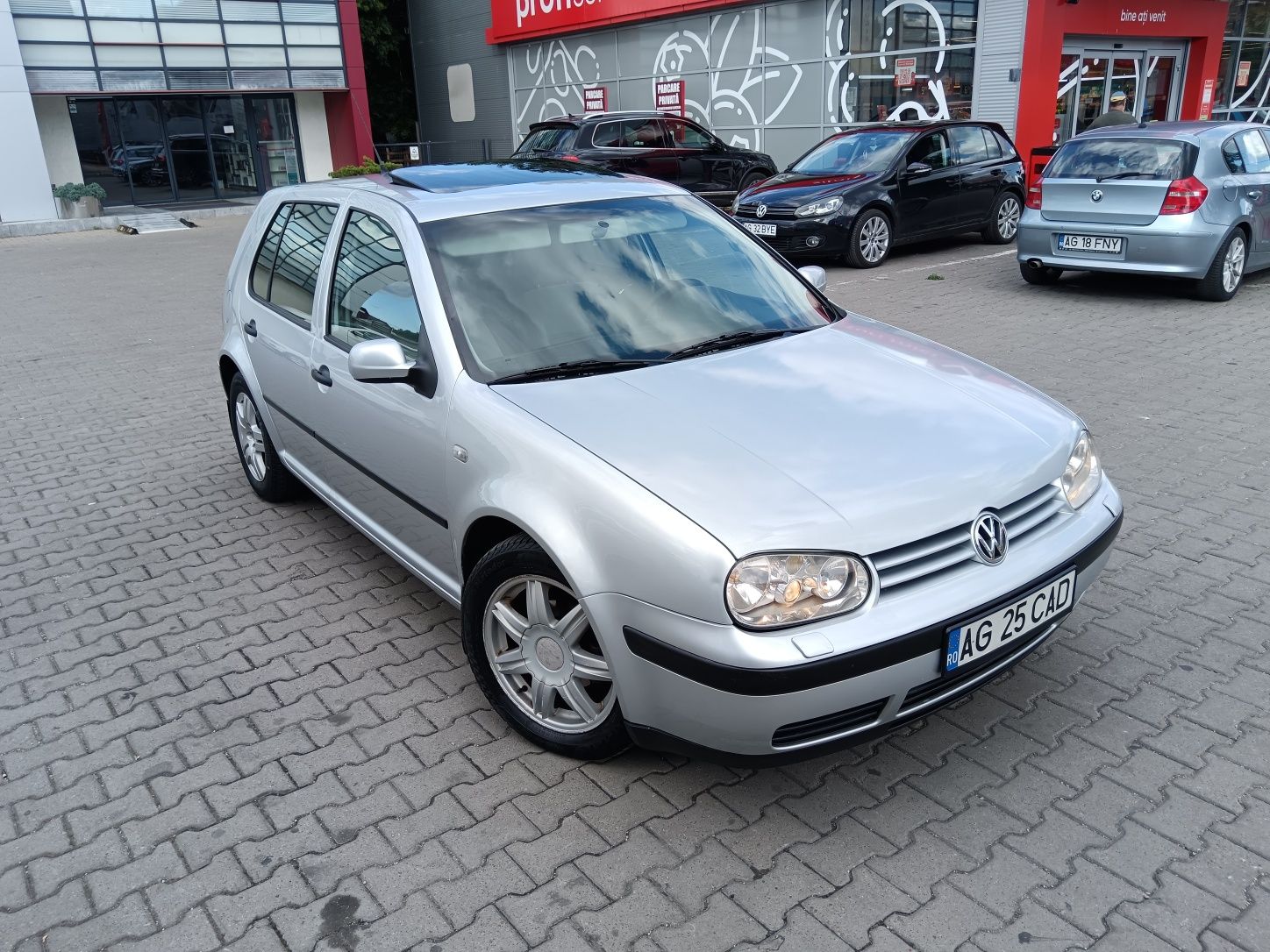 Volkswagen Golf ,2003 ,1.6 benzină ,climatronic ,trapă ,fiscal pe loc
