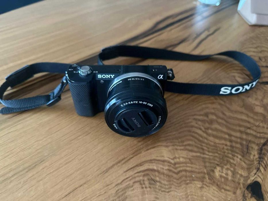 Camera foto Sony Alpha 5000, stare excelenta