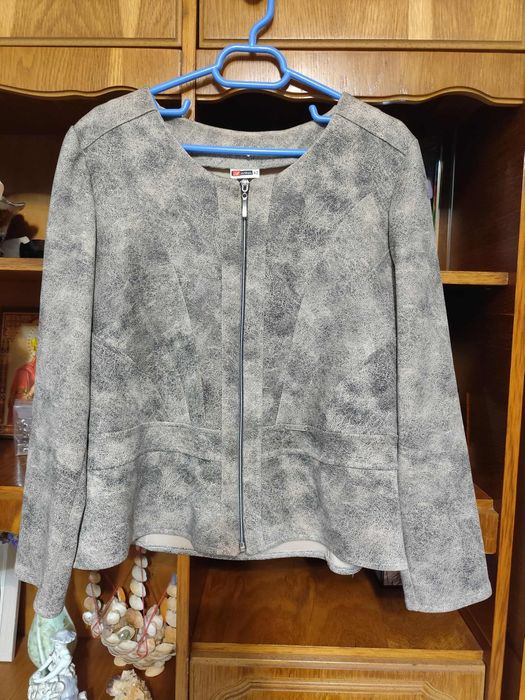 Vând haine damă mărimea M și 42