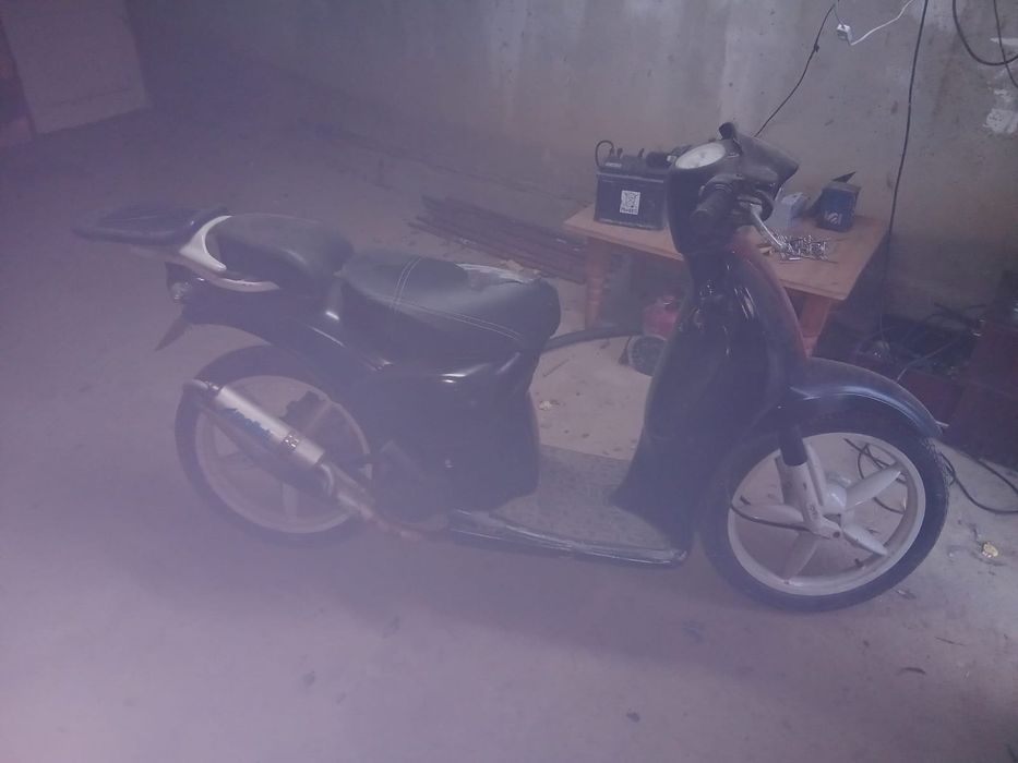 Vând scuter Aprilia
