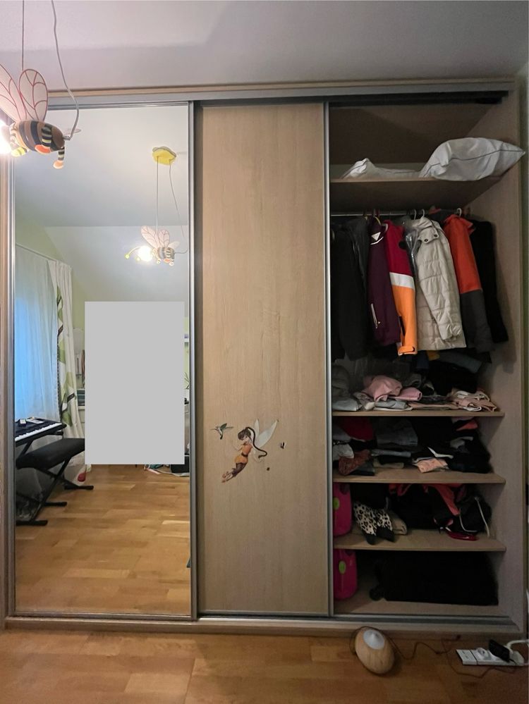Vand dulap cu usi glisante ideal pentru dormitor inalt