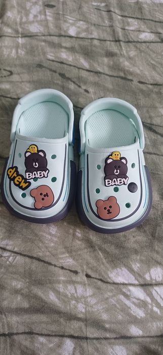Papuci tip crocs