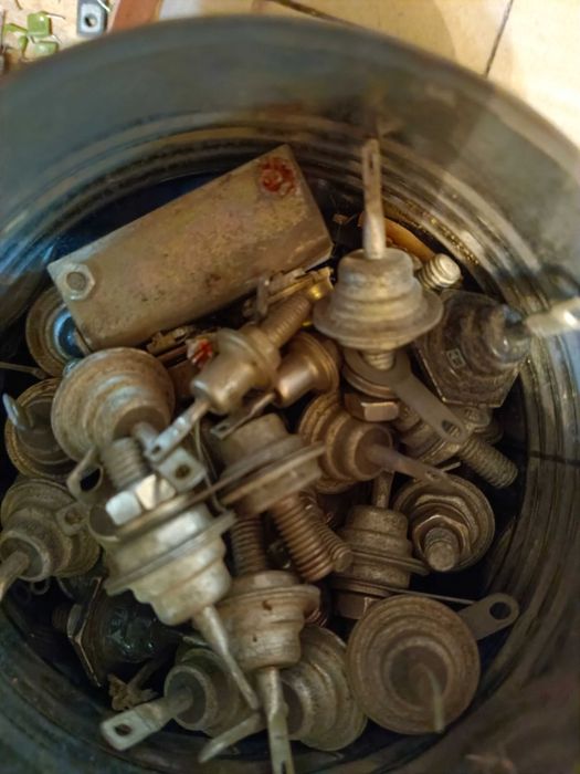 Разные транзисторы, конденсаторы