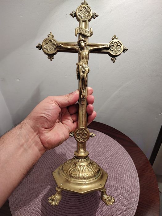 Crucifix din bronz