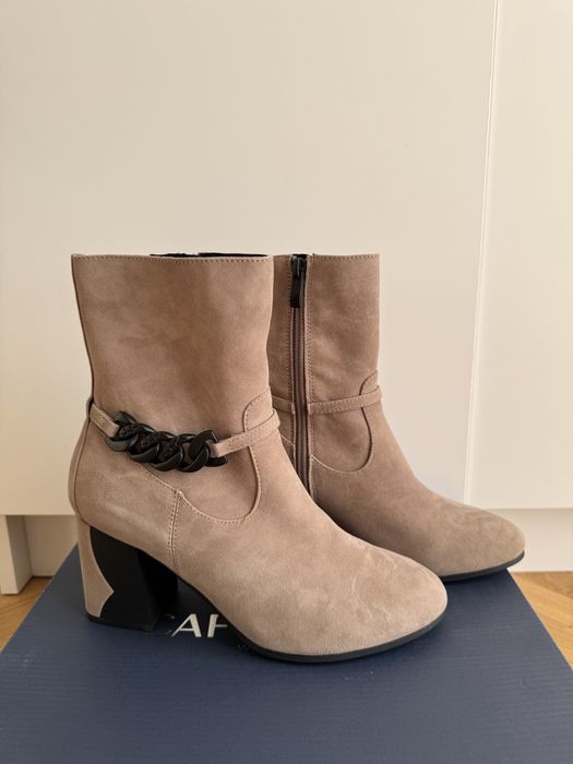 Botine cu toc marime 38 piele intoarsa noi