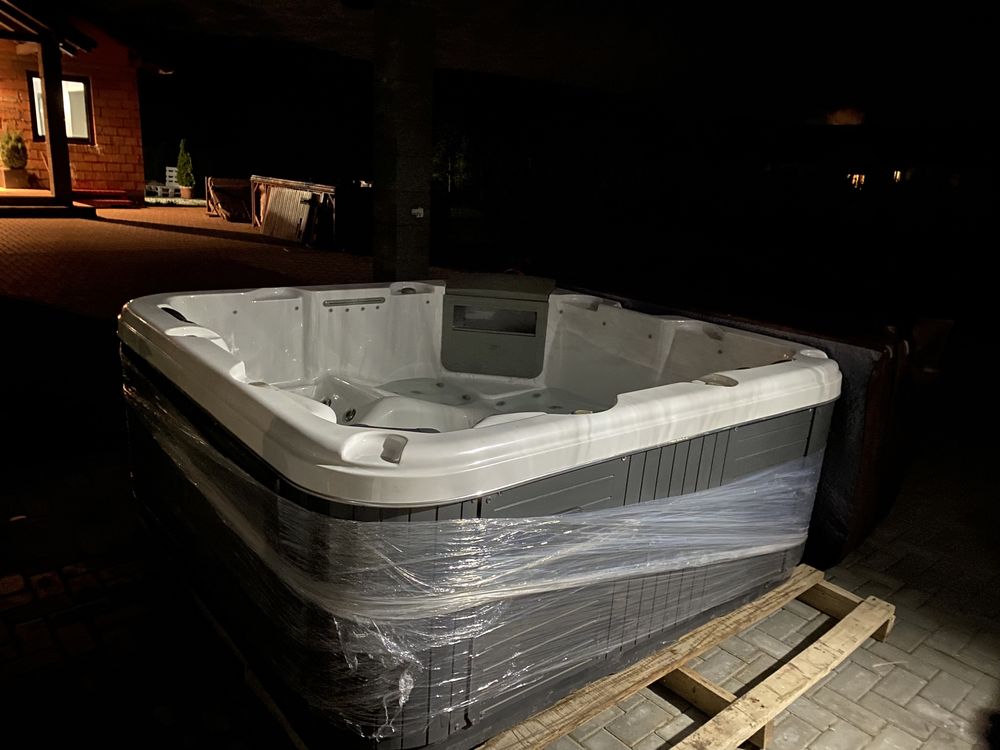 Jacuzzi exterior