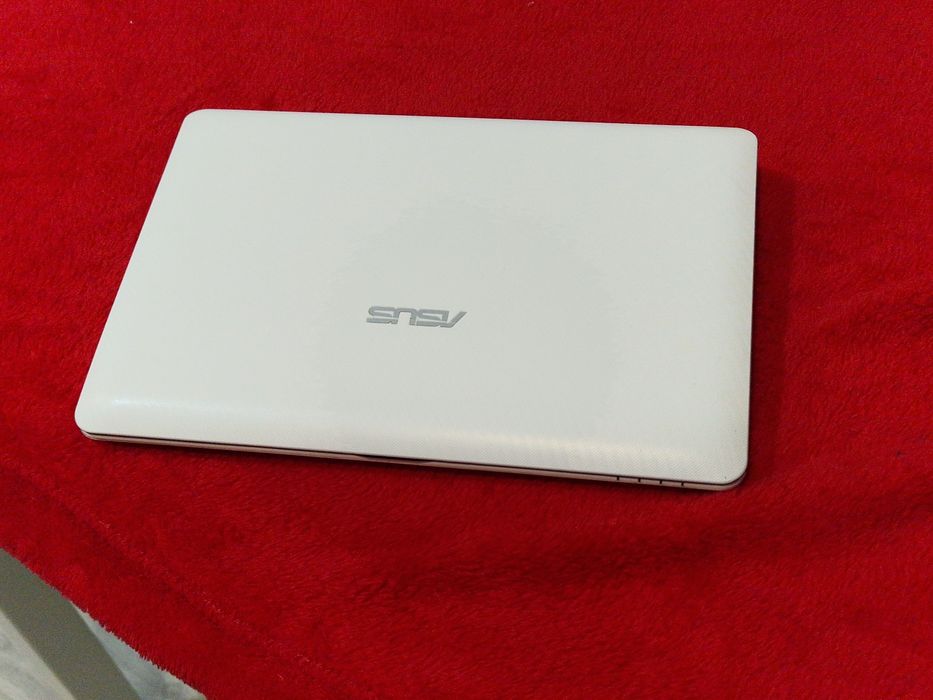 Mini laptop Asus perfect funcțional