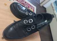 Продам обувь чёрного цвета .