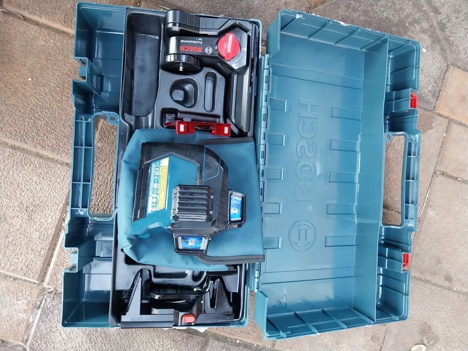 Laser BOSCH GLL 3-80  ca și nou cu 16 linii