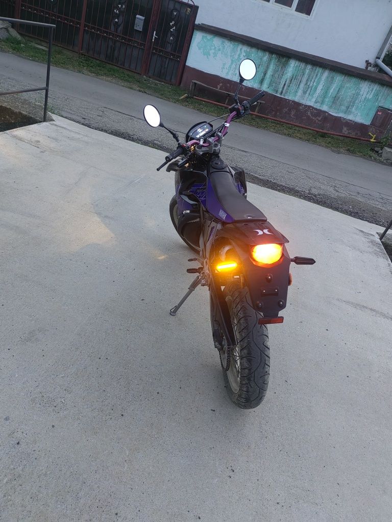 Vând/Schimb yamaha dt 50 fără acte  cu scuter cu acte