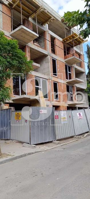 Тристаен непреходен апартамент за продажба в ж.к. Павлово, гр. София