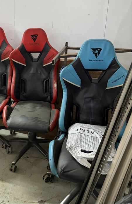 Компьютерное кресло б/у осталось 2 штуки.