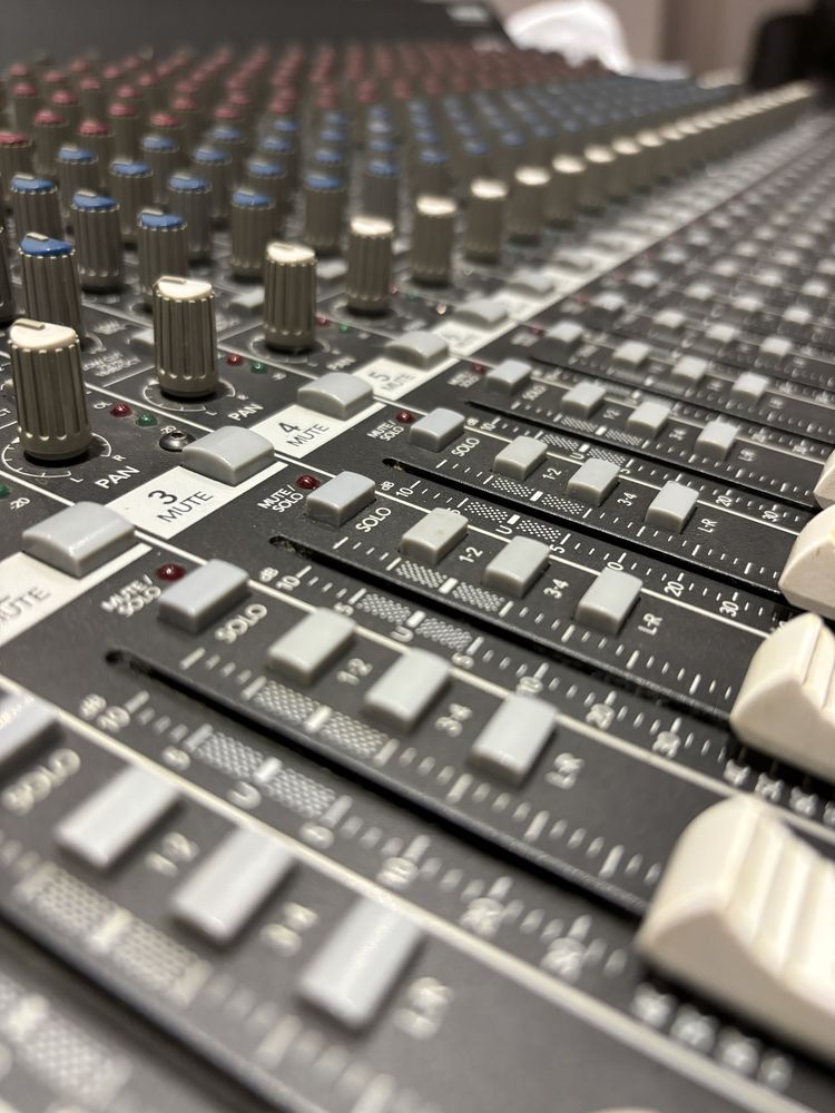 Mackie SR 24.4 VLZ mixer смесителен пулт