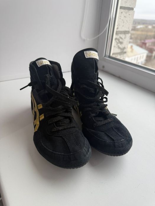 Продам борцовки тайгеры асикс