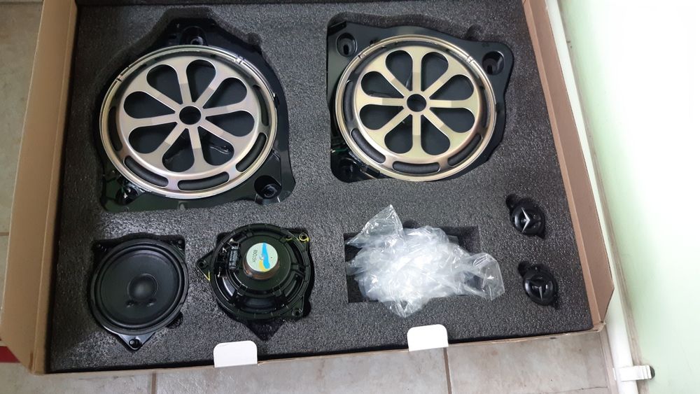 Boxe auto Noi originale MERCEDES 4 bucăți față și spate plus Twittere