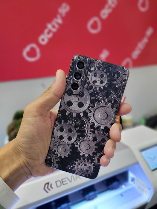 Скинь наклейки  на все смартфоны