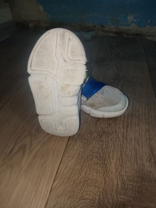 Отдам десткие кроссовки и ботиночки