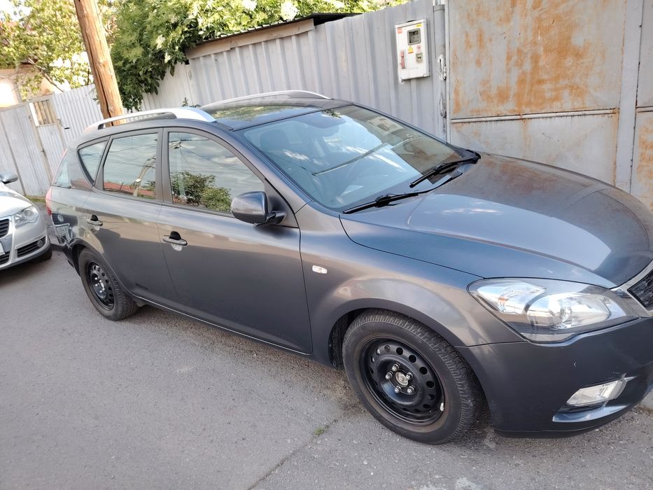 Vând autoturism KIA CEED break