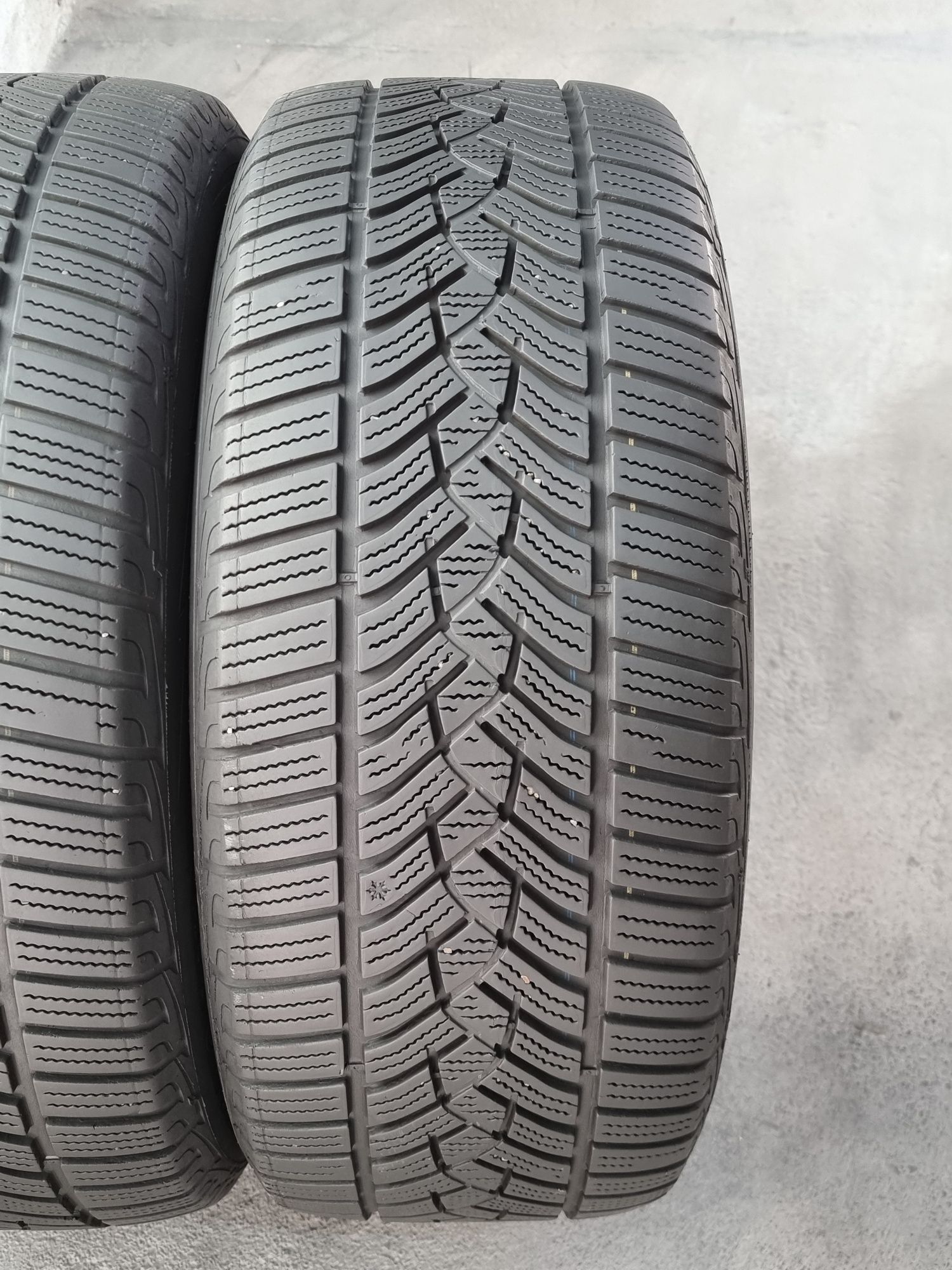 225/50/17 Goodyear 2Броя: 130лв 6мм Run on flat