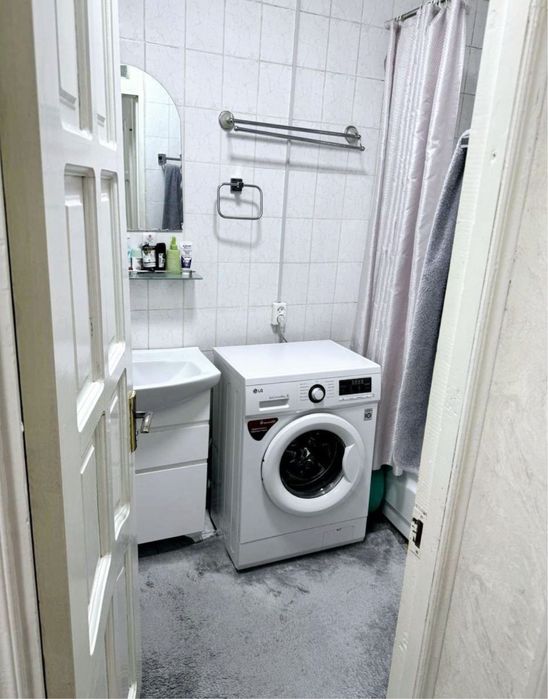 Сдается 4 ком Чорсу Коратош. Семейным или 6-7 девушкам