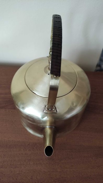 Старинен чайник от месинг- с подвижна дръжка